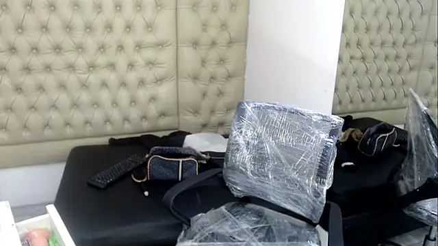 Snapshot of JessicaHott01 chatting on November 20, 2025, 1:28 am JessicaHott01 online show from November 20, 2025, 1:28 am