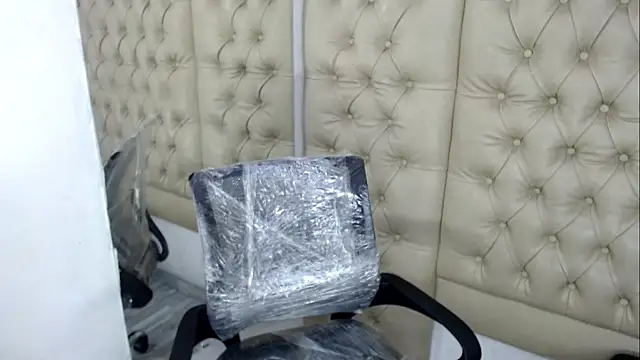 Snapshot of JessicaHott01 chatting on December 13, 2025, 8:04 pm JessicaHott01 online show from December 13, 2025, 8:04 pm