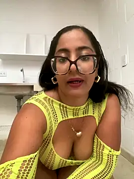 Snapshot of Jessyivonne chatting on October 16, 2025, 9:56 pm Jessyivonne online show from October 16, 2025, 9:56 pm