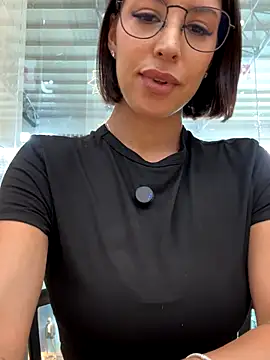 Snapshot of luvely chatting on November 19, 2025, 7:25 pm luvely online show from November 19, 2025, 7:25 pm