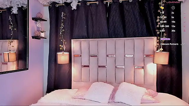 Snapshot of melody-rouss chatting on November 18, 2025, 3:21 am melody-rouss online show from November 18, 2025, 3:21 am