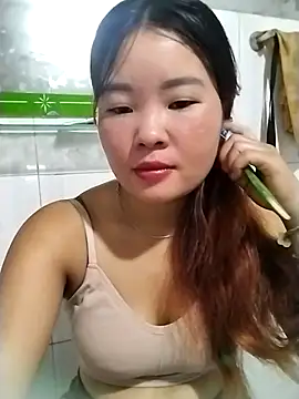 Snapshot of lylylove chatting on July 11, 2026, 11:27 pm lylylove online show from July 11, 2026, 11:27 pm