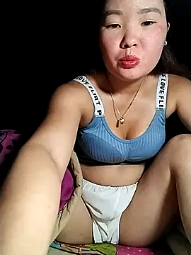 Snapshot of lylylove chatting on August 4, 2026, 10:31 am lylylove online show from August 4, 2026, 10:31 am