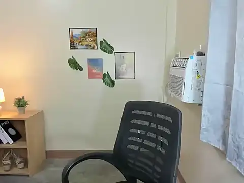 Snapshot of dianne_swift chatting on October 9, 2025, 10:27 am dianne swift online show from October 9, 2025, 10:27 am