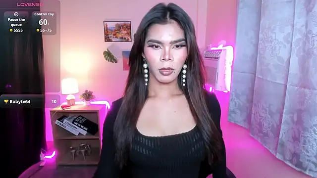 Snapshot of dianne_swift chatting on November 3, 2025, 1:37 pm dianne swift online show from November 3, 2025, 1:37 pm