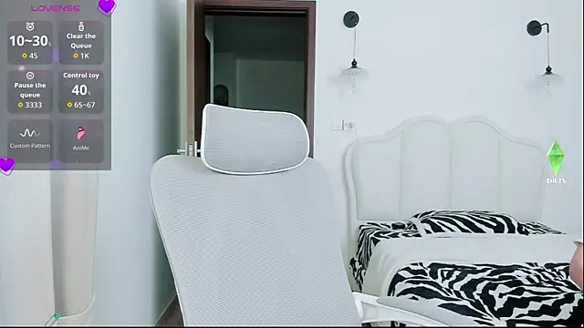 strawberry-ni online show from November 11, 2025, 4:13 pm