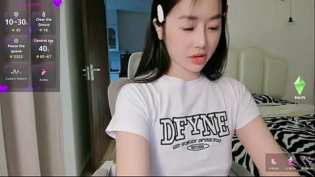 strawberry-ni online show from November 5, 2025, 5:43 am