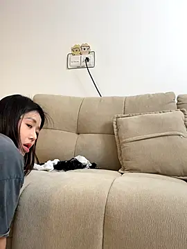 strawberry-ni online show from November 4, 2025, 6:17 am