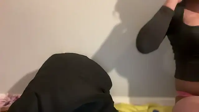 Snapshot of iamvalerixxx chatting on September 17, 2025, 6:10 pm iamvalerixxx online show from September 17, 2025, 6:10 pm