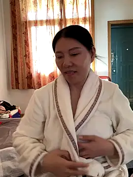 xiiuuff18 online show from November 20, 2025, 2:01 am