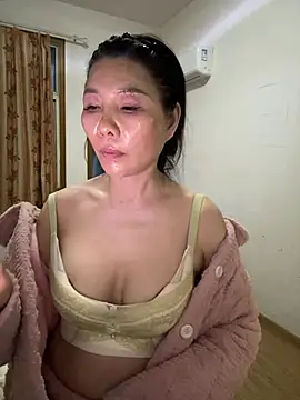 xiiuuff18 online show from February 23, 2026, 10:16 am