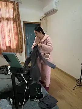 xiiuuff18 online show from March 5, 2026, 12:18 am