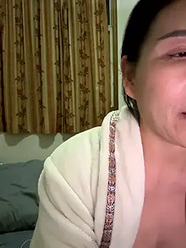 xiiuuff18 online show from January 8, 2026, 12:11 pm