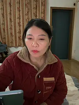 xiiuuff18 online show from February 12, 2026, 12:05 pm