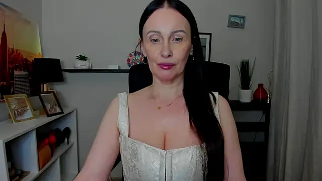 Velvet Jasmine online show from October 17, 2025, 5:37 pm