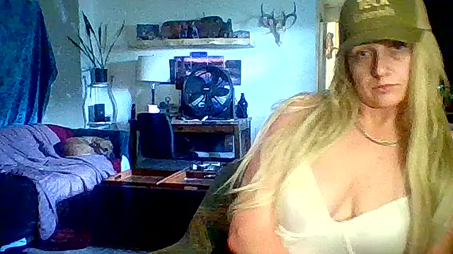 Snapshot of cutiekayls chatting on June 22, 2026, 9:01 pm cutiekayls online show from June 22, 2026, 9:01 pm