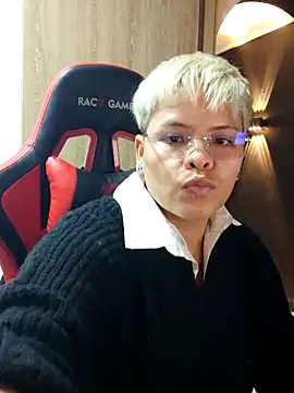 Snapshot of Soffi___ chatting on October 14, 2025, 4:24 am Soffi online show from October 14, 2025, 4:24 am