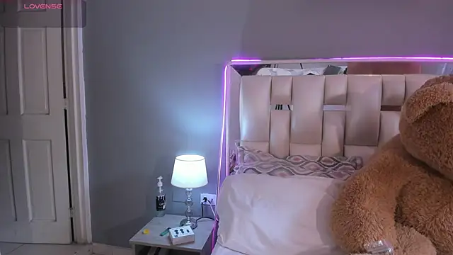 Darlyn tenderhot   online show from November 13, 2025, 8:46 pm