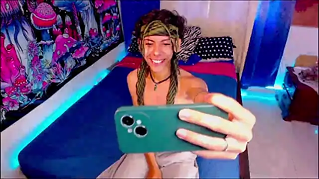 Snapshot of Thedoll_ethan7 chatting on April 18, 2026, 7:40 pm Thedoll ethan7 online show from April 18, 2026, 7:40 pm