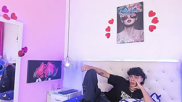 Snapshot of Thedoll_ethan7 chatting on October 22, 2025, 8:41 pm Thedoll ethan7 online show from October 22, 2025, 8:41 pm