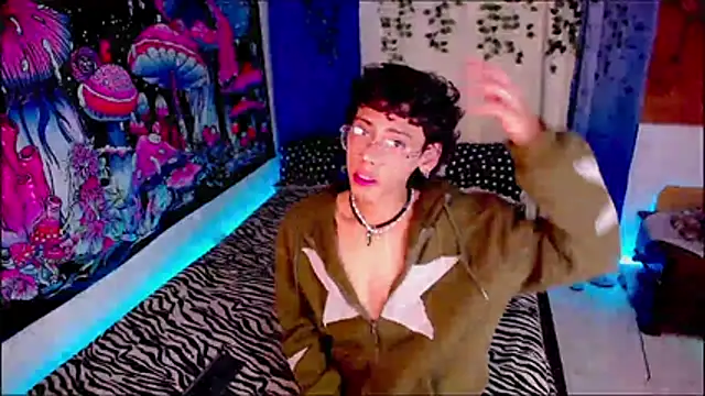 Snapshot of Thedoll_ethan7 chatting on May 7, 2026, 1:21 am Thedoll ethan7 online show from May 7, 2026, 1:21 am