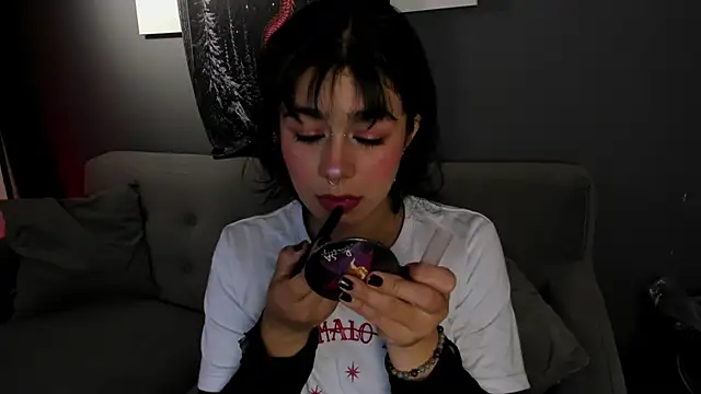 flower smith  online show from February 12, 2026, 11:43 am