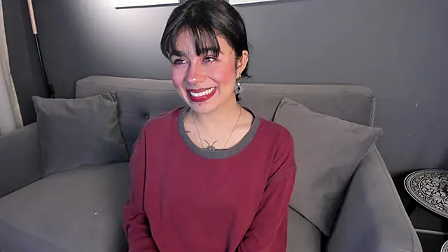 flower smith  online show from November 22, 2025, 12:04 pm