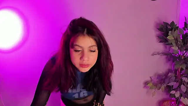 Julieth brown  online show from February 15, 2026, 12:04 pm