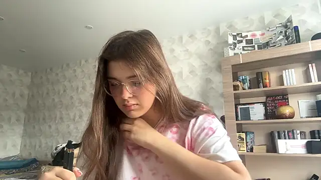 CarylWeatherholtz online show from September 18, 2025, 12:41 pm