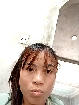 Snapshot of Maymay0033 chatting on October 17, 2025, 12:58 am Maymay0033 online show from October 17, 2025, 12:58 am