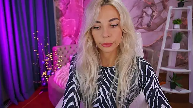 BellaRayyy online show from November 2, 2025, 2:00 pm