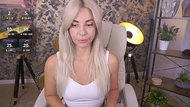 Snapshot of BellaRayyy chatting on June 10, 2026, 1:12 pm BellaRayyy online show from June 10, 2026, 1:12 pm