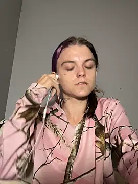 ittybittymeryssa online show from November 11, 2025, 8:20 am