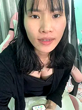 Snapshot of Ly-ny chatting on November 15, 2025, 7:45 am Ly-ny online show from November 15, 2025, 7:45 am