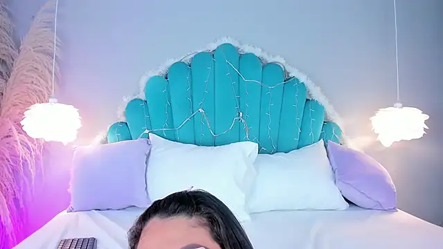 AlassiaHocthner online show from December 16, 2025, 11:47 am