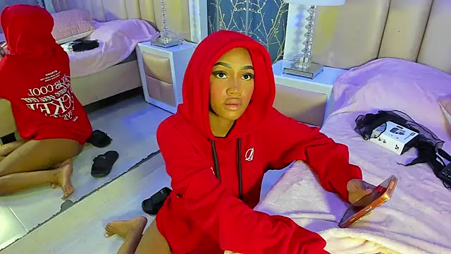 JulitPink online show from February 13, 2026, 11:43 am