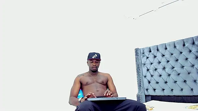 DOUGLAS 099 online show from October 17, 2025, 1:24 pm