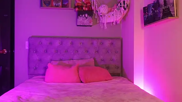 Alisha Olsen  online show from January 7, 2026, 5:34 am