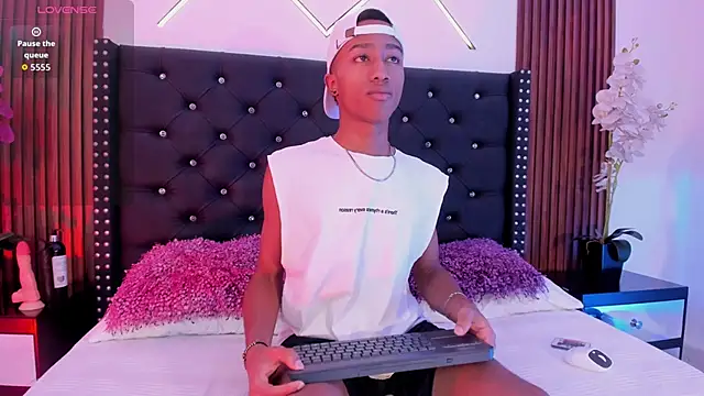 SammyAdams  online show from September 22, 2025, 8:04 pm