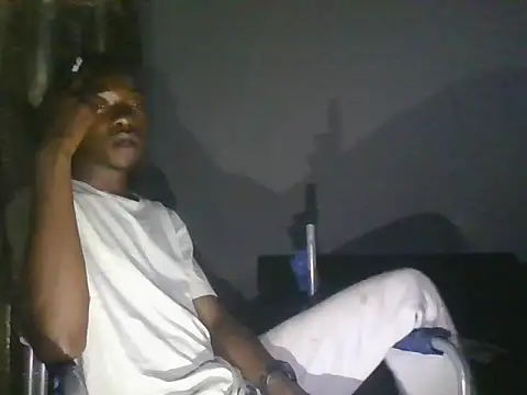 Snapshot of Nykho17 chatting on October 28, 2025, 10:31 pm Nykho17 online show from October 28, 2025, 10:31 pm