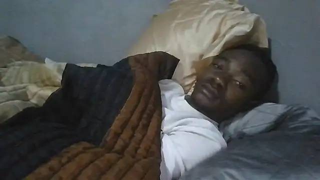 Snapshot of Nykho17 chatting on November 25, 2025, 12:44 am Nykho17 online show from November 25, 2025, 12:44 am