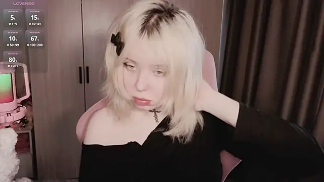 Snapshot of RileyVice chatting on July 15, 2026, 8:43 am RileyVice online show from July 15, 2026, 8:43 am