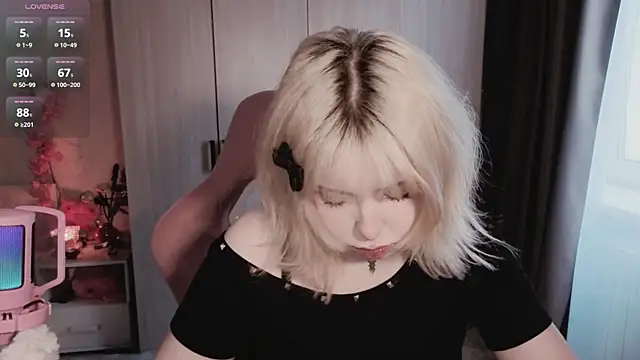 Snapshot of RileyVice chatting on July 9, 2026, 8:37 am RileyVice online show from July 9, 2026, 8:37 am
