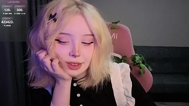 Snapshot of RileyVice chatting on May 28, 2026, 10:00 am RileyVice online show from May 28, 2026, 10:00 am