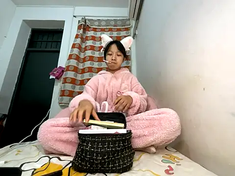 Snapshot of jingjing005 chatting on December 3, 2025, 8:36 am jingjing005 online show from December 3, 2025, 8:36 am