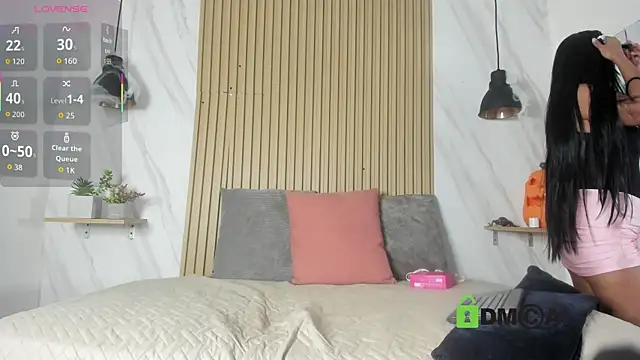 lia harper  online show from October 13, 2025, 7:15 pm