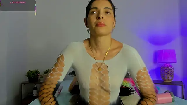 Snapshot of hailey_hadid chatting on November 12, 2025, 6:56 pm hailey hadid online show from November 12, 2025, 6:56 pm