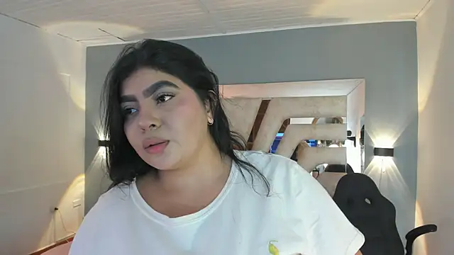 Snapshot of BellaBoobs_ chatting on July 18, 2026, 8:17 pm BellaBoobs online show from July 18, 2026, 8:17 pm