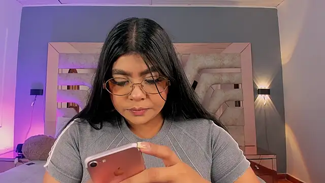 Snapshot of BellaBoobs_ chatting on October 13, 2025, 7:48 pm BellaBoobs online show from October 13, 2025, 7:48 pm