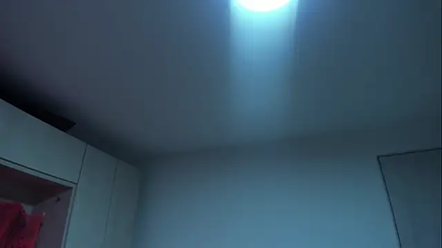 Snapshot of VickyRuiz_ chatting on October 20, 2025, 12:06 pm VickyRuiz online show from October 20, 2025, 12:06 pm